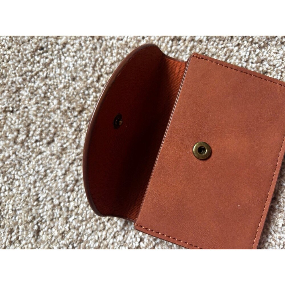Small Universal Threads Brown Wallet - Picture 4 of 5